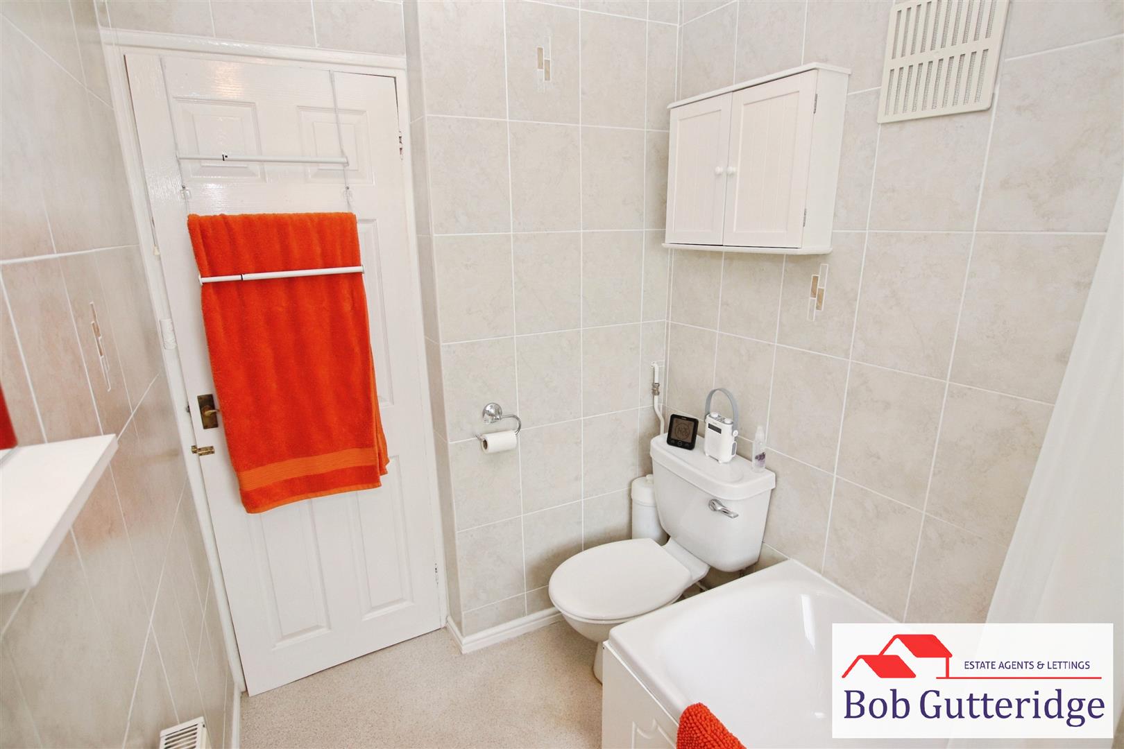 FIRST FLOOR BATHROOM